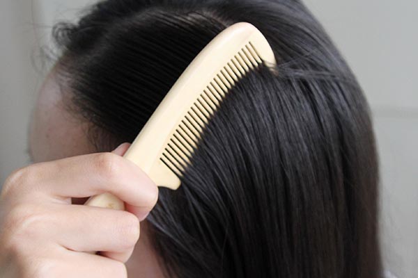 头皮上长了痘痘怎么快速消掉,什么情况下头皮长痘痘起头屑