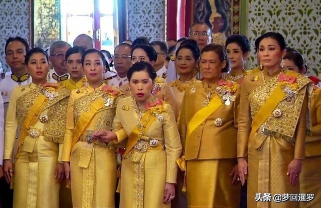一眼就可以看出的外国服饰,泰国皇室的服饰