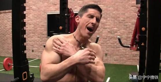 肩膀和手臂连接处疼痛还响,肩膀转圈骨头就咯噔响伴随疼痛