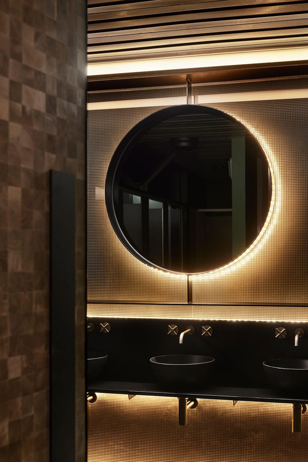 冷酷俊朗的工业风啤酒厂