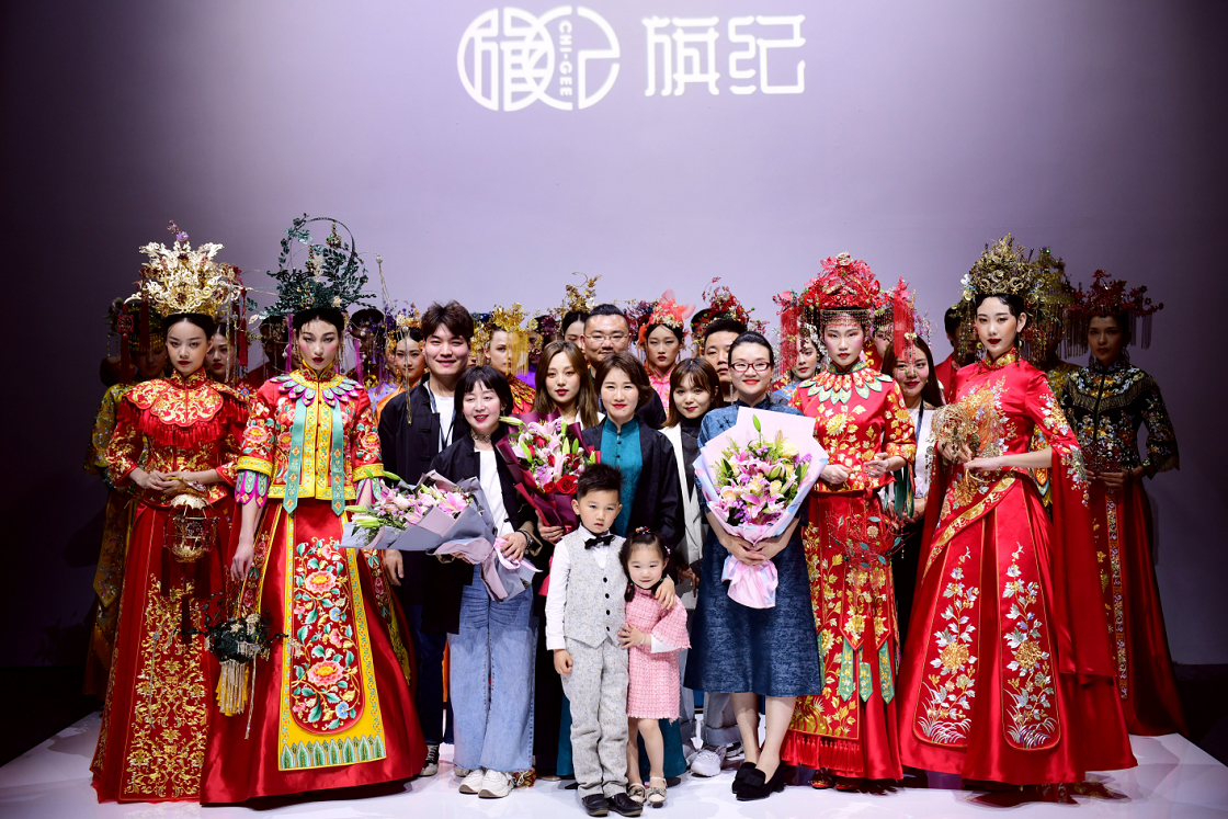 中式“新时尚”旗纪高定之美，上海时装周完美演绎