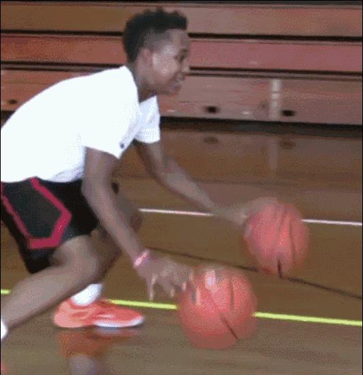 专门针对行进间控球运球训练教学,儿童行进间运球控球