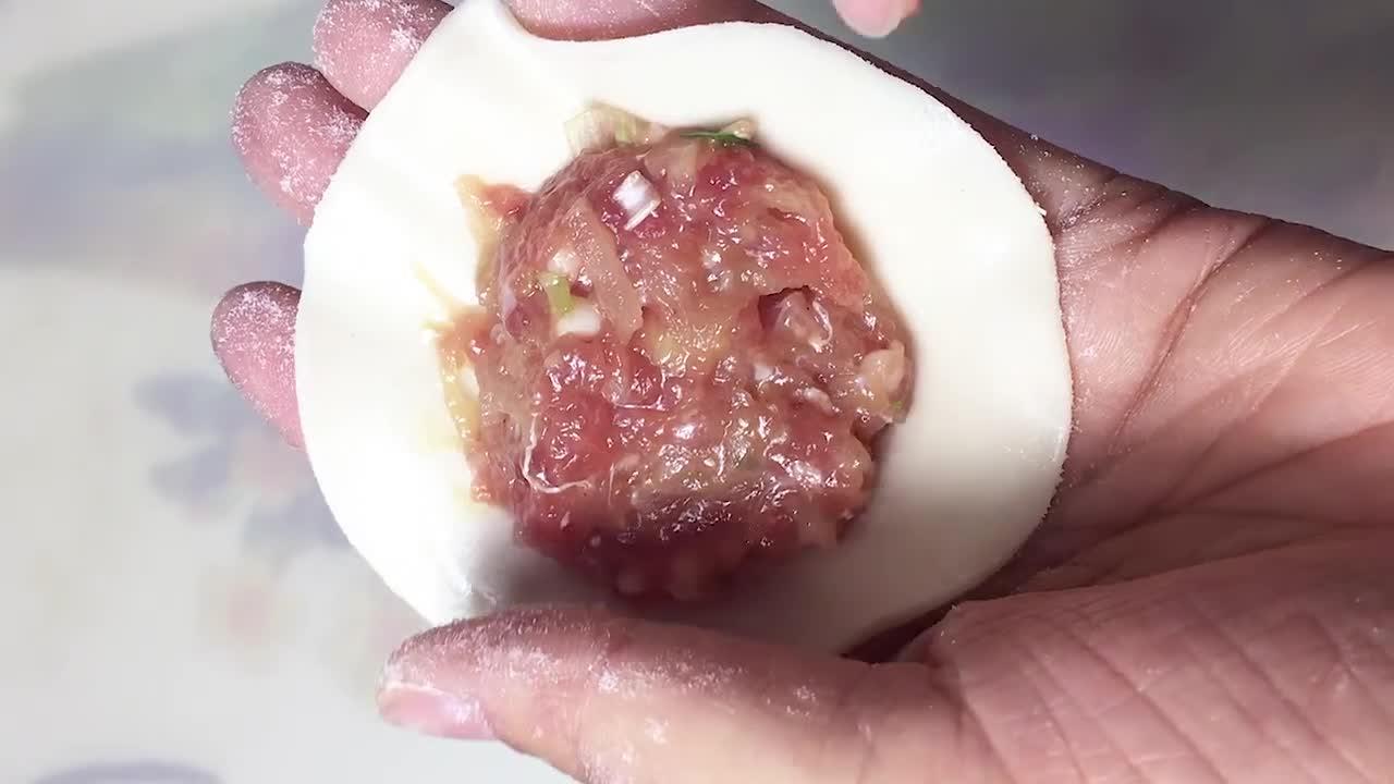 怎样解决牛肉饺子干柴的问题，添上2样东西，口感嫩滑汁水充沛！