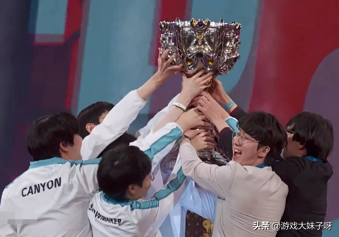 拳头宣布S11赛季奖励，5款炫彩皮肤可供选择，还有段位门槛