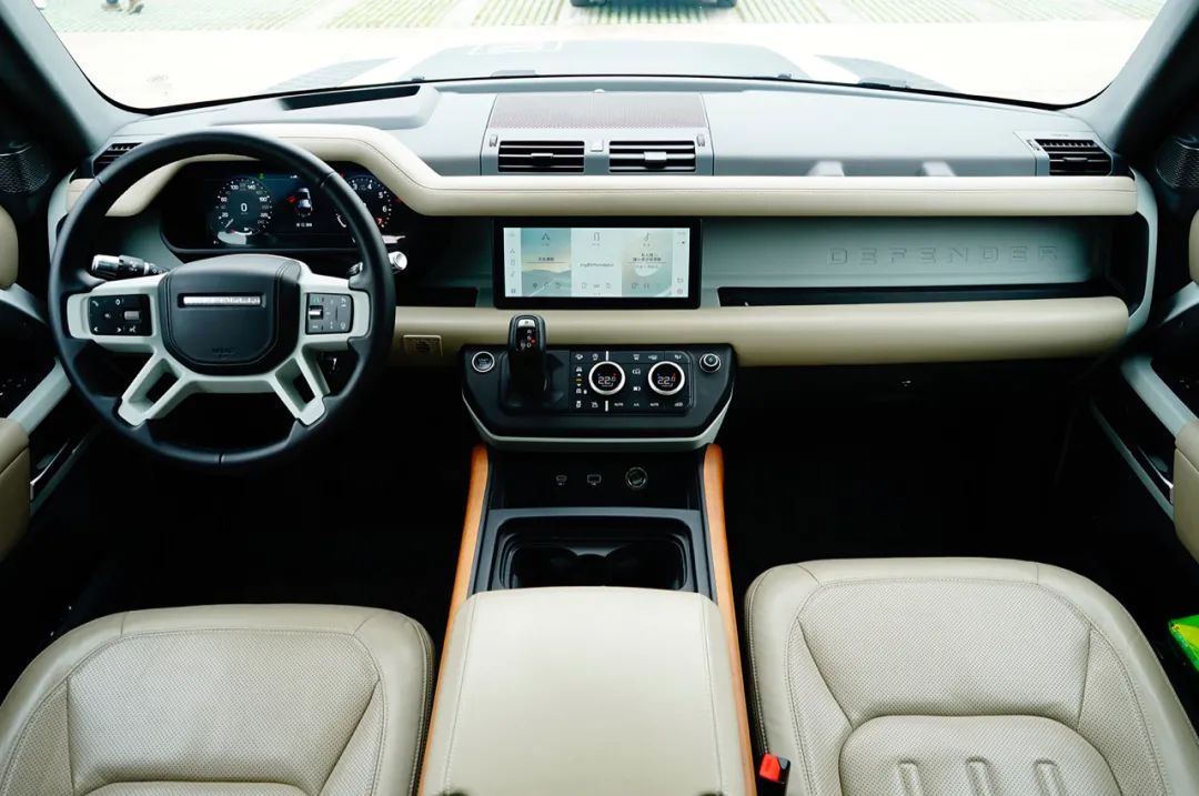 试驾路虎全新卫士,路虎卫士110p400x和暗黑特别版区别