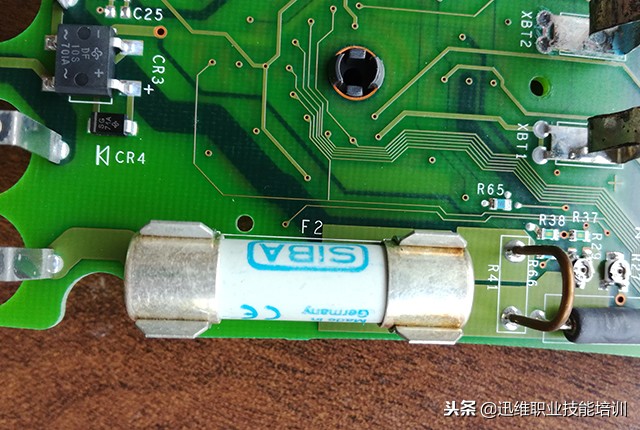 fluke万用表15b+和18b+的区别,fluke万用表和国产的对比