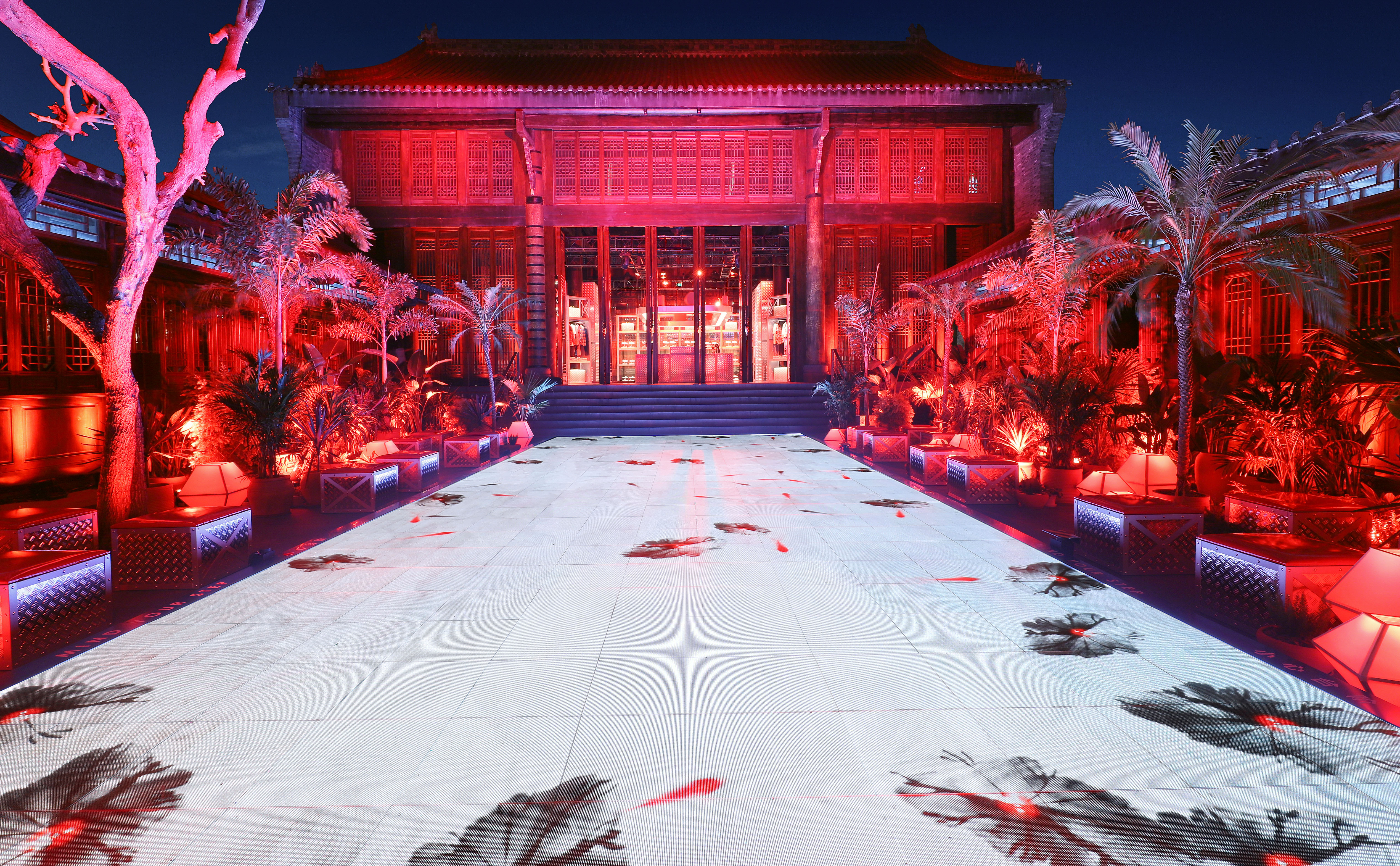 gucci米奇主题限时店亮相中国,gucci米奇太古里