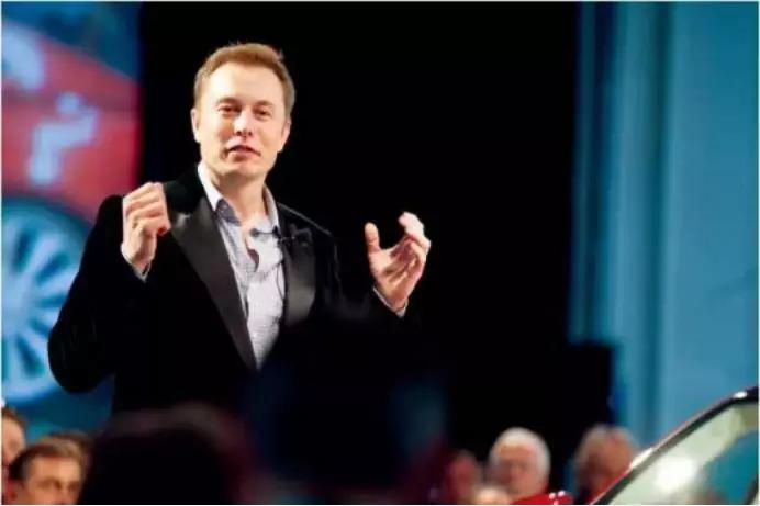 60岁拍裸照,惊艳T台,培养出身价200亿儿子:年龄从来不是问题