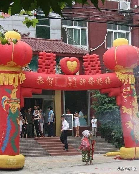 自称“宇宙主席”的舞钢流浪汉,常给灾区难民捐款,比市长还有名