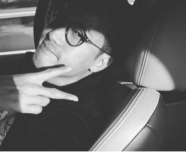 曾志伟小儿子结婚了吗,曾志伟年轻时候和他儿子照片对比