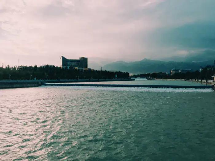 我在德令哈海子诗歌,我在德令哈最后一天