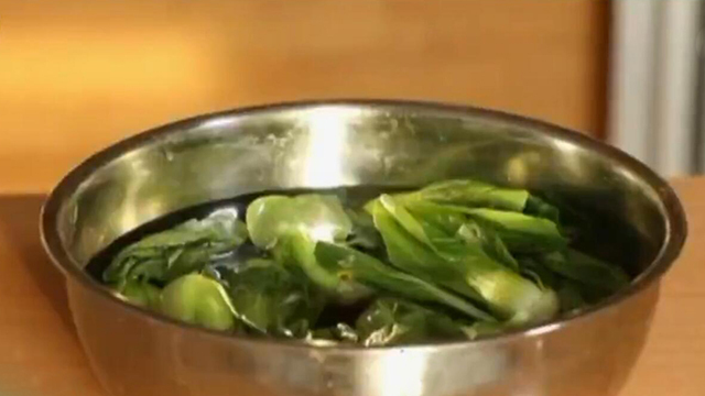 发蔫的蔬菜泡了液体之后变新鲜,不容易腐烂发蔫的蔬菜