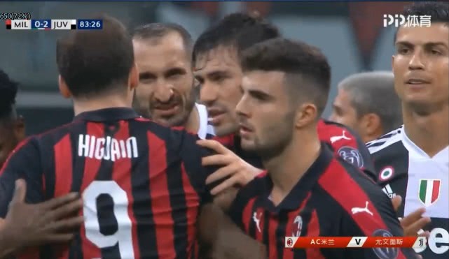 伊瓜因怒吼c罗,伊瓜因红牌怒吼c罗