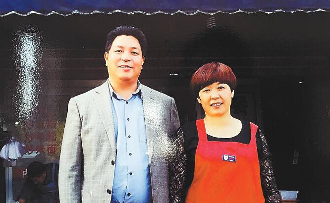 为报陌生大姐一饭之恩，亿万富豪苦寻20年，携百万支票登门道谢