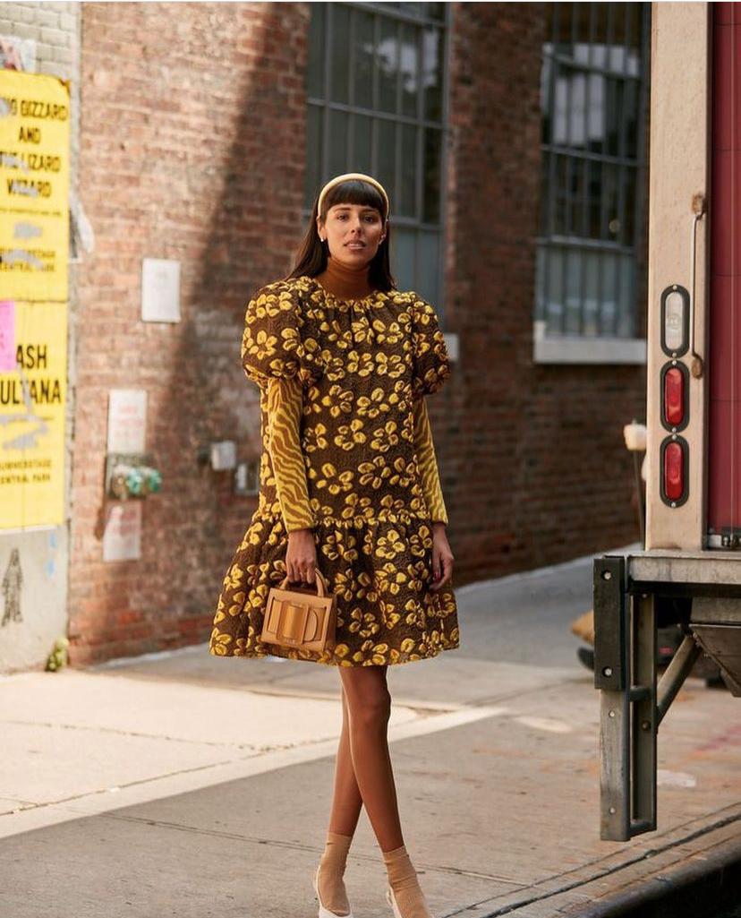 时尚玩转色彩让你轻松穿搭不出错 (100例经典色彩搭配穿搭)