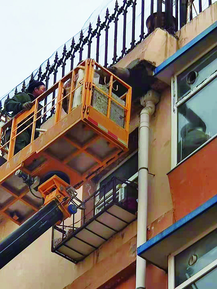 小区楼顶开裂,长春中岳小区最新消息