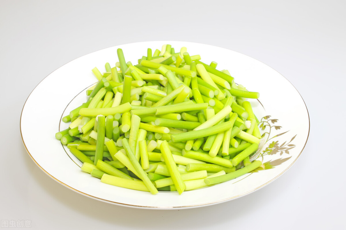 炒蒜苔过不过水,炒蒜苔总是不咸怎么办