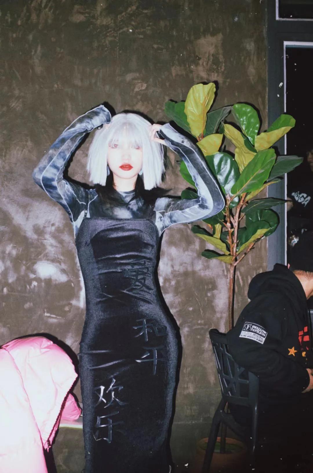 只要上班够土下班就没人认出,只要上班够土下班就认不出来