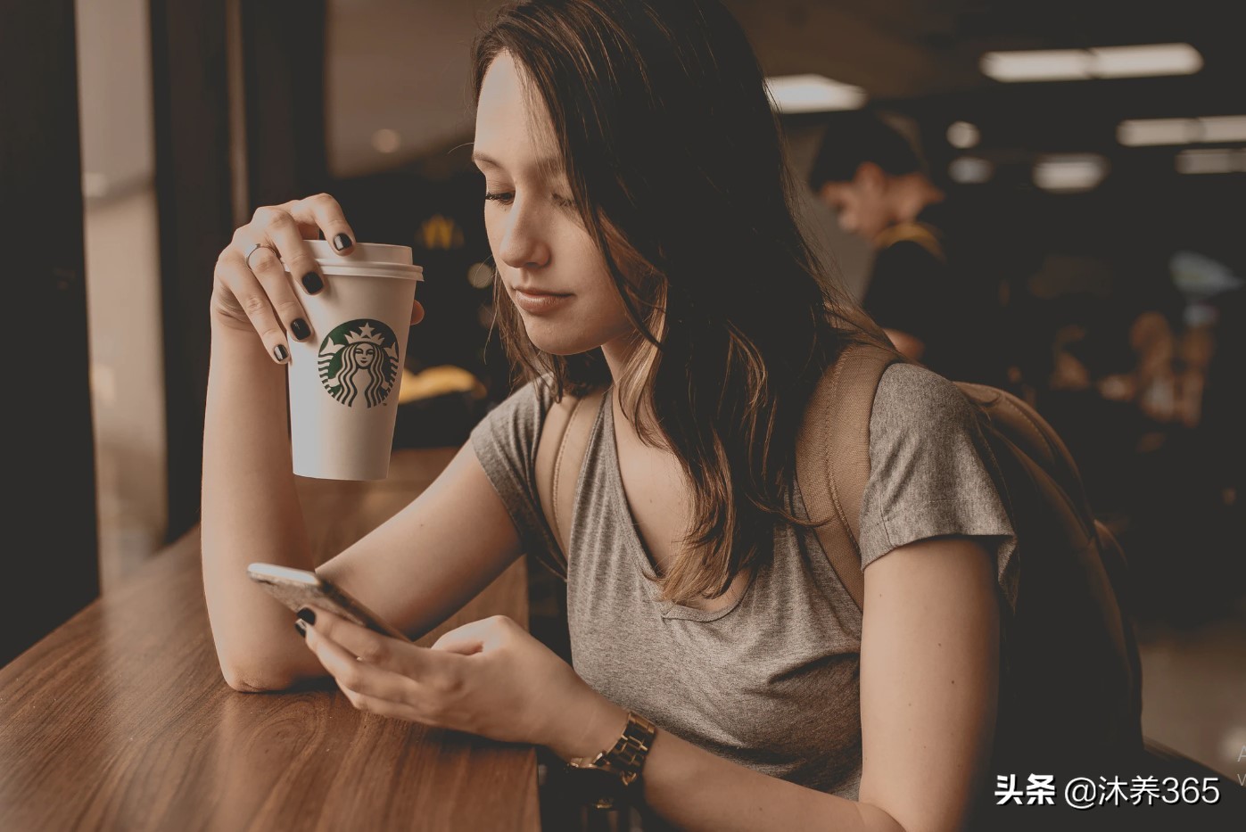 星巴克为什么不只是卖咖啡,你以为星巴克只是在买咖啡吗