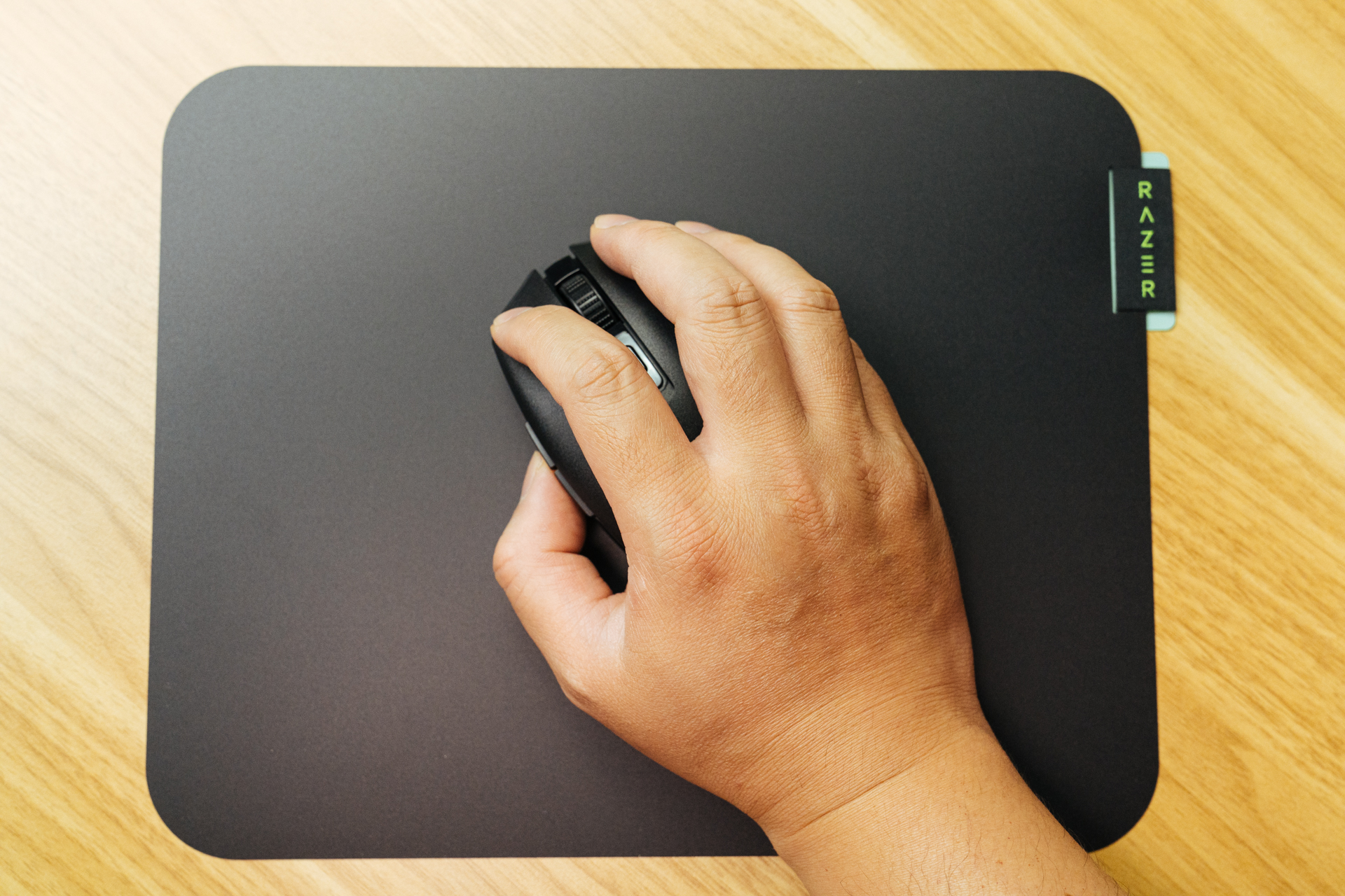 razer雷蛇毒蝰终极版轻量无线鼠标,razer八岐大蛇v2无线鼠标评测