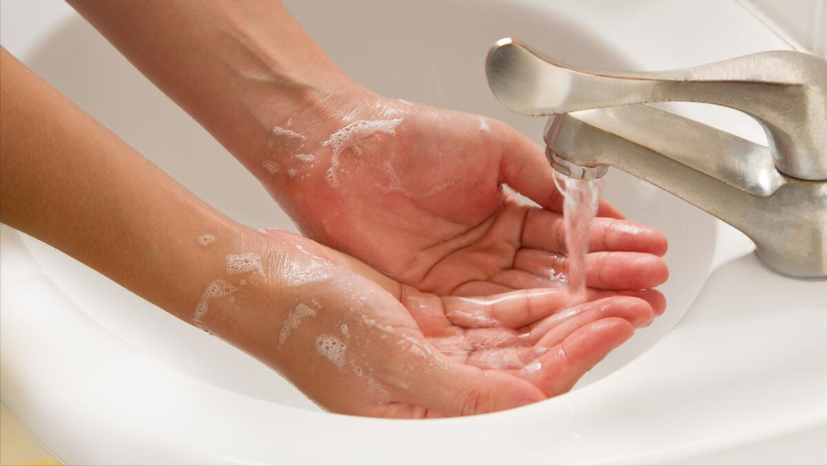 眼睛进异物正确处理,眼睛进了异物正确处理方法是什么