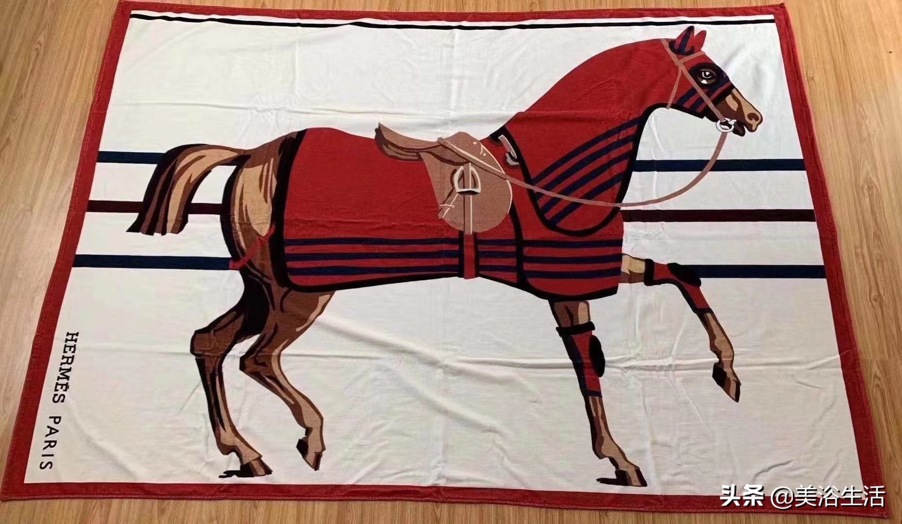 请大家欣赏下爱马仕的丝巾和围巾吧！有没有感觉很可惜？