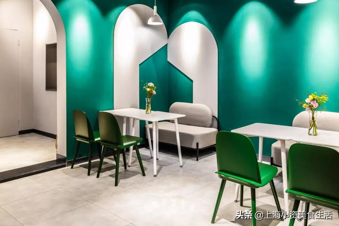 人广新开宝藏甜品店，把小笼包做成了慕斯蛋糕！