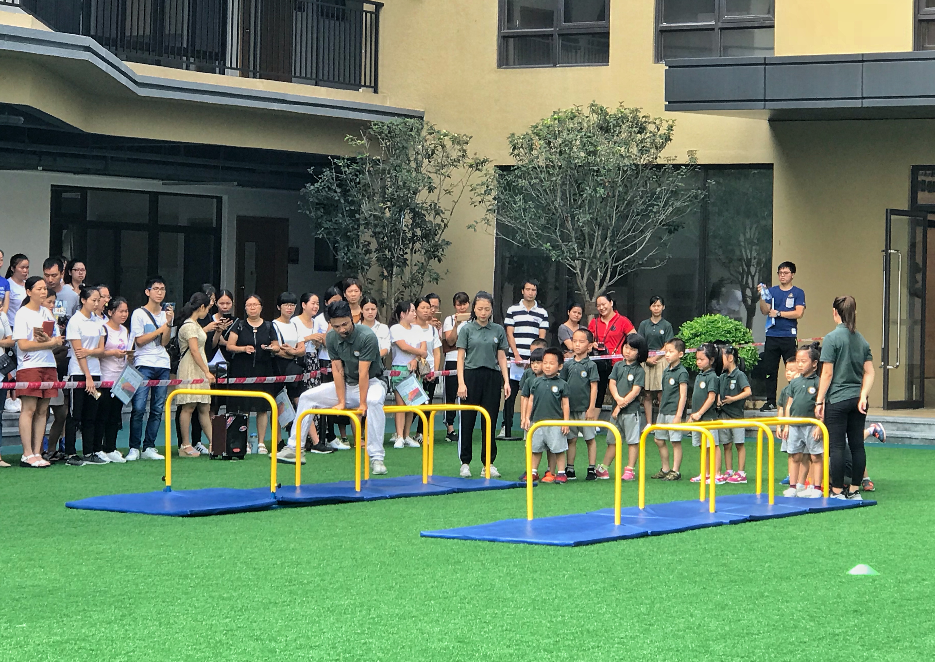 如何打造幼儿园户外活动环境,如何完善幼儿园户外体育活动设施