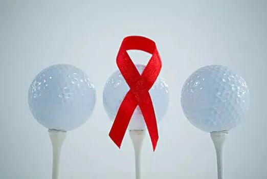 得了艾滋病会牙龈出血吗,艾滋病患者牙龈出血亲嘴会传染吗