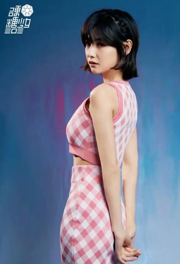 赵粤正面时尚照,赵粤穿长靴