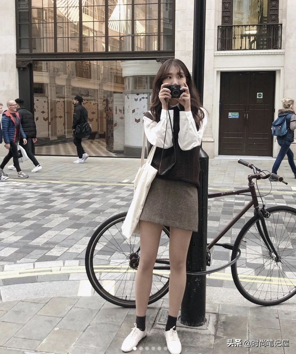 爆款撞色慵懒风毛衣穿搭,毛衣衬衫外套长款慵懒风穿搭