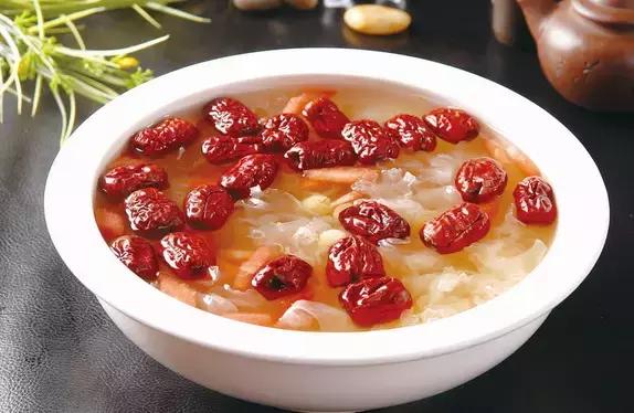 手脚干燥裂口涂什么,手脚干燥起皮裂口怎么办