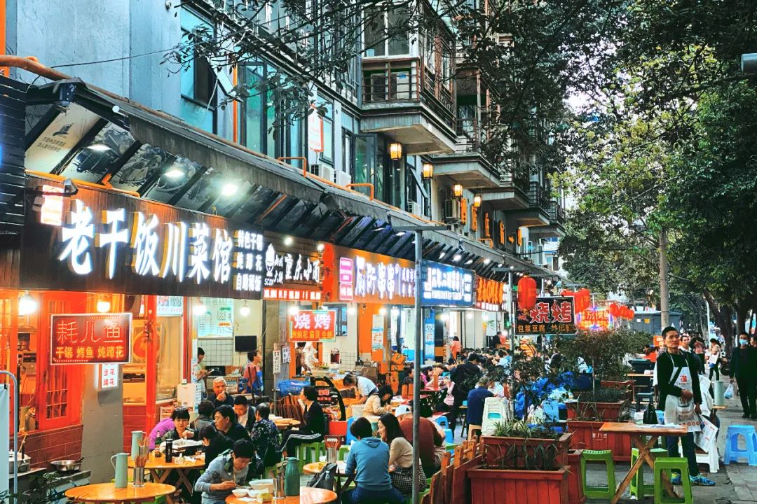宽窄巷子成都休闲慢生活好去处,夜游成都宽窄巷子茶馆