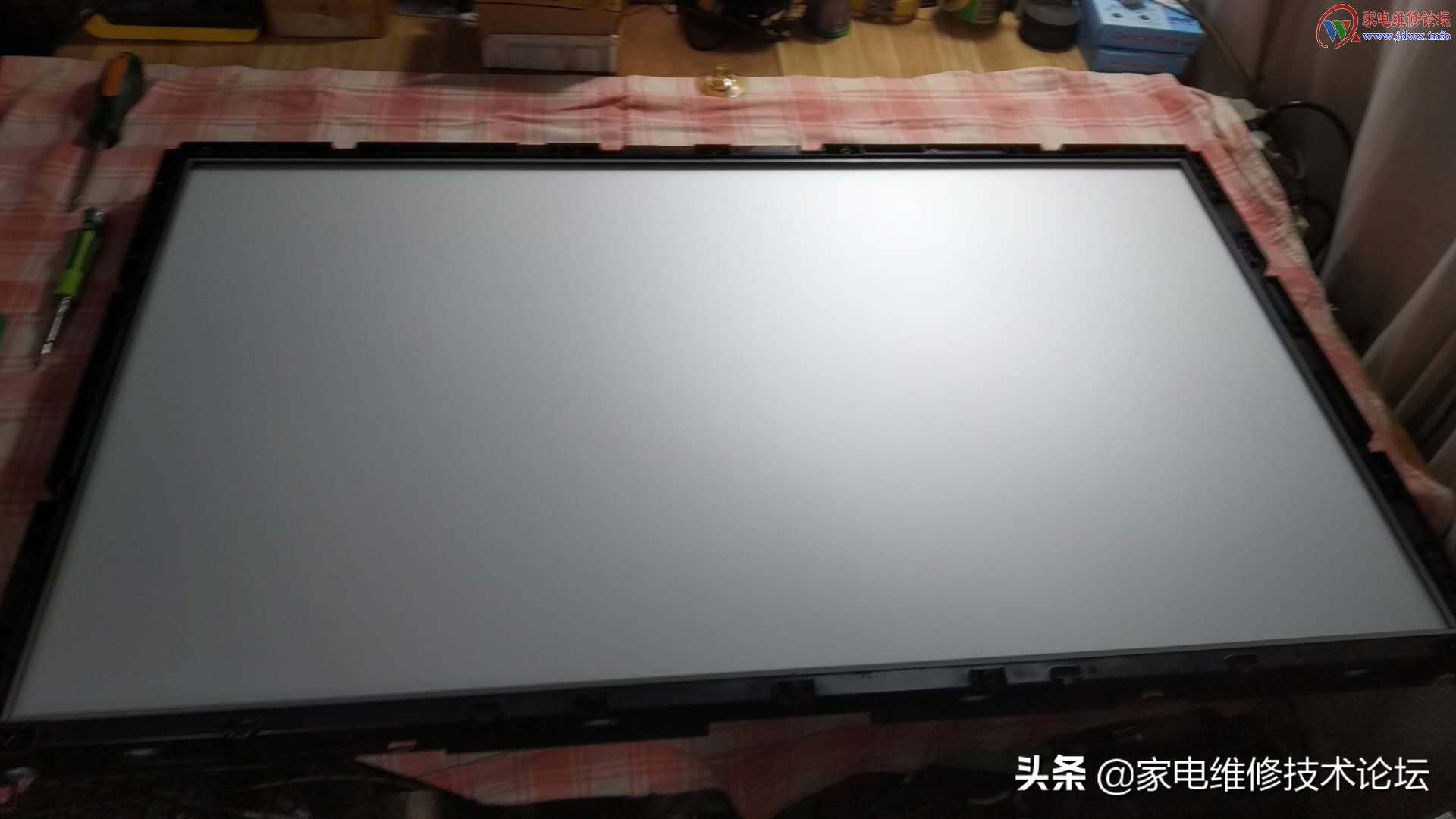 37寸长虹电视不亮,长虹电视37寸换背光灯