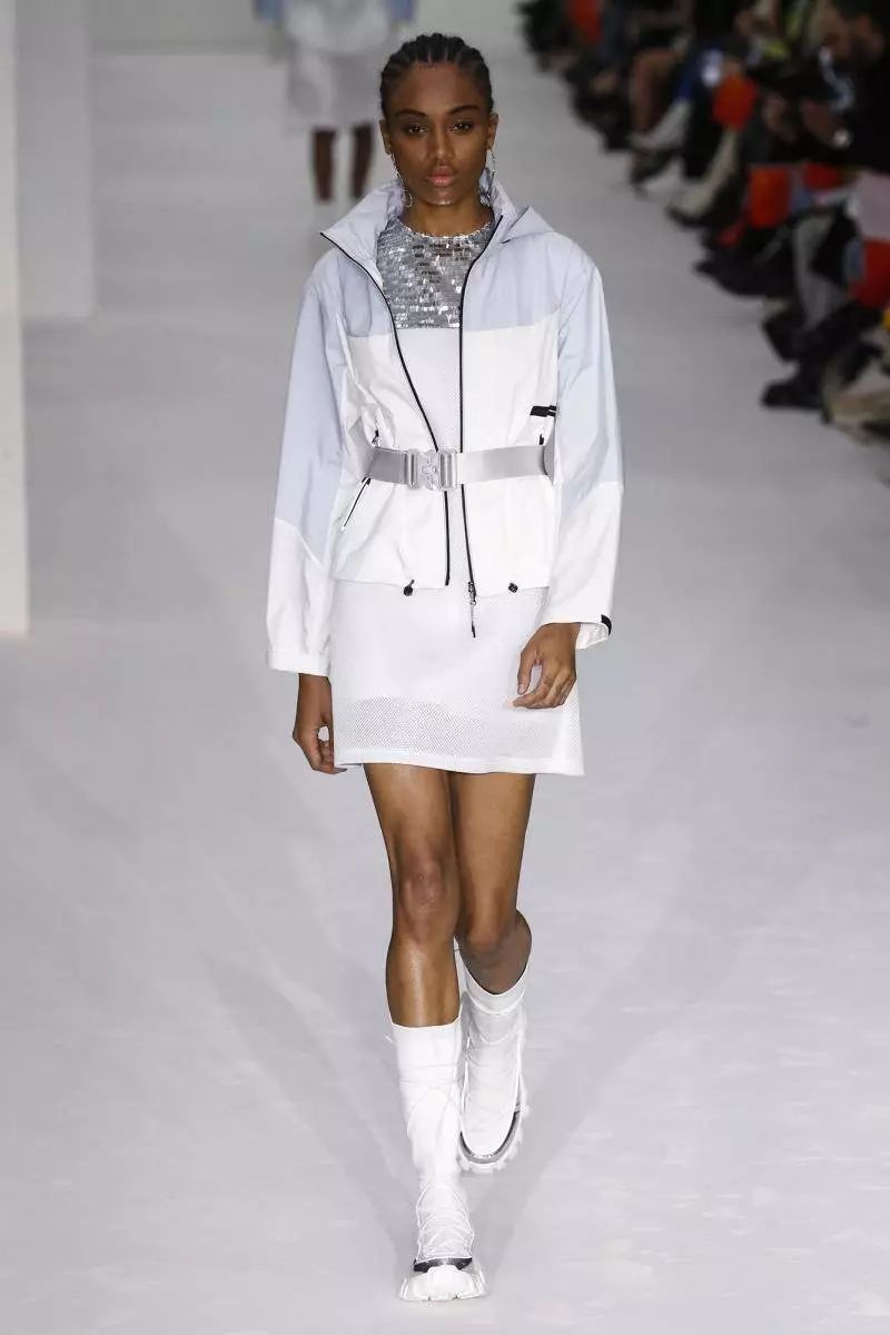 波司登羽绒时装周,波司登伦敦时装周中国红