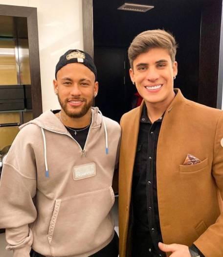 是真爱吗？内马尔52岁老妈体重200斤，22岁男友是男模！