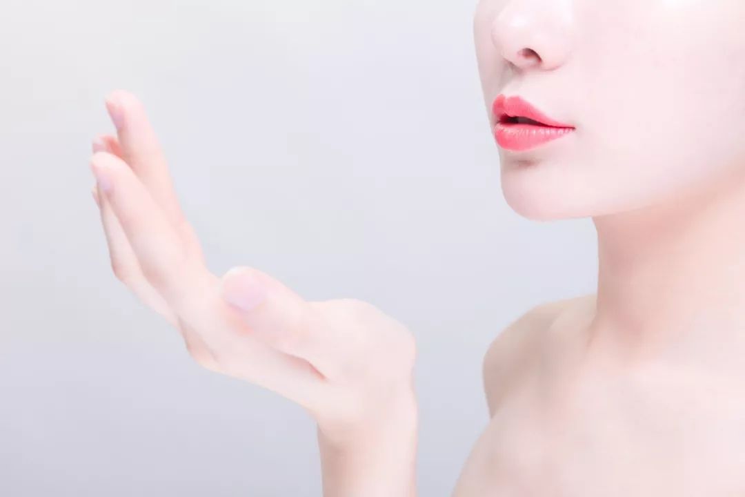 月经量少颜色发暗是什么原因,月经量少而呈点滴状是什么原因