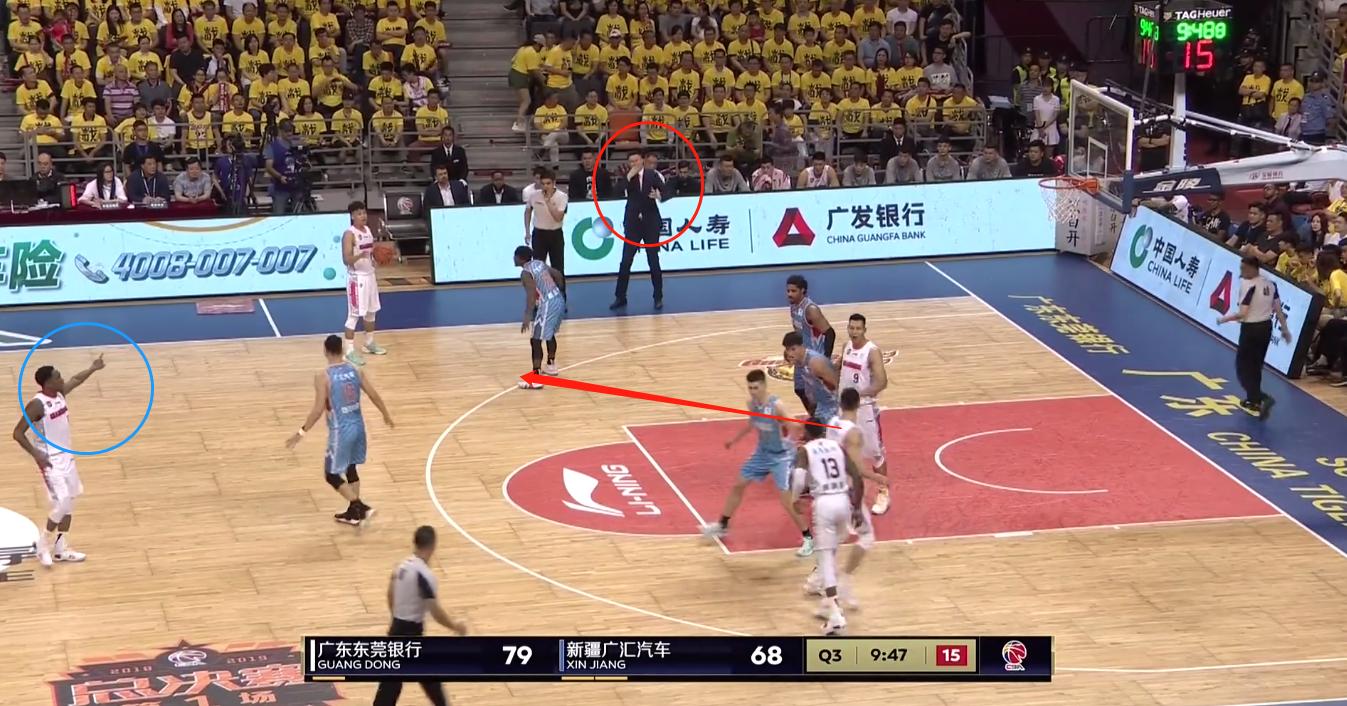 主教练在场边喊什么,主教练在场边作用大吗