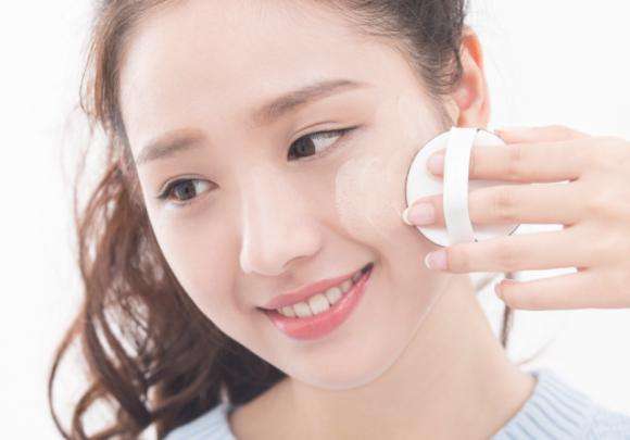 没有粉扑刷子怎么用散粉,干皮散粉用刷子还是粉扑