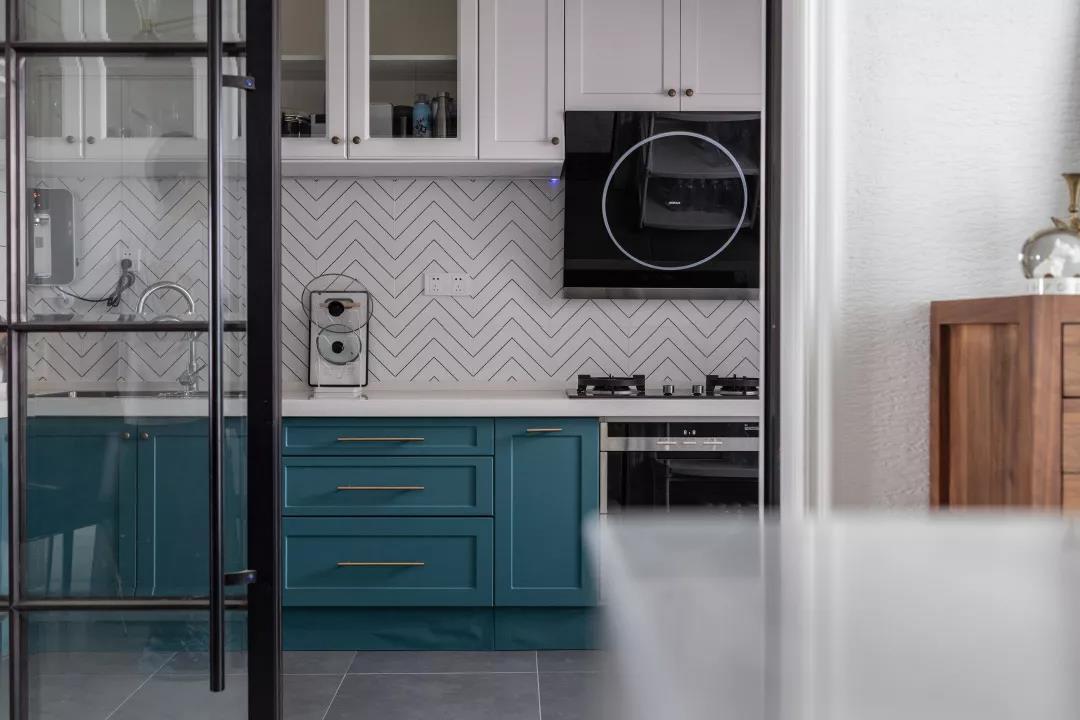 「恋·家」生活不需要太空旷，于是他们决定把家“变挤”