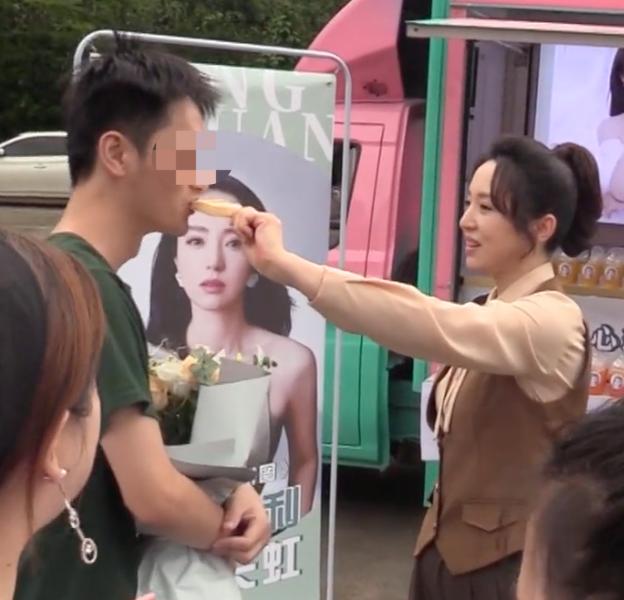 董璇与小十岁男友恋情曝光,董璇与绯闻男友