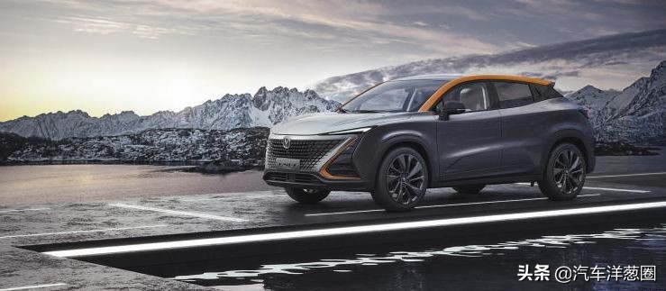 宝马换新车标了！蓝天白云帅炸，以后黑白标只代表低端宝马车主？