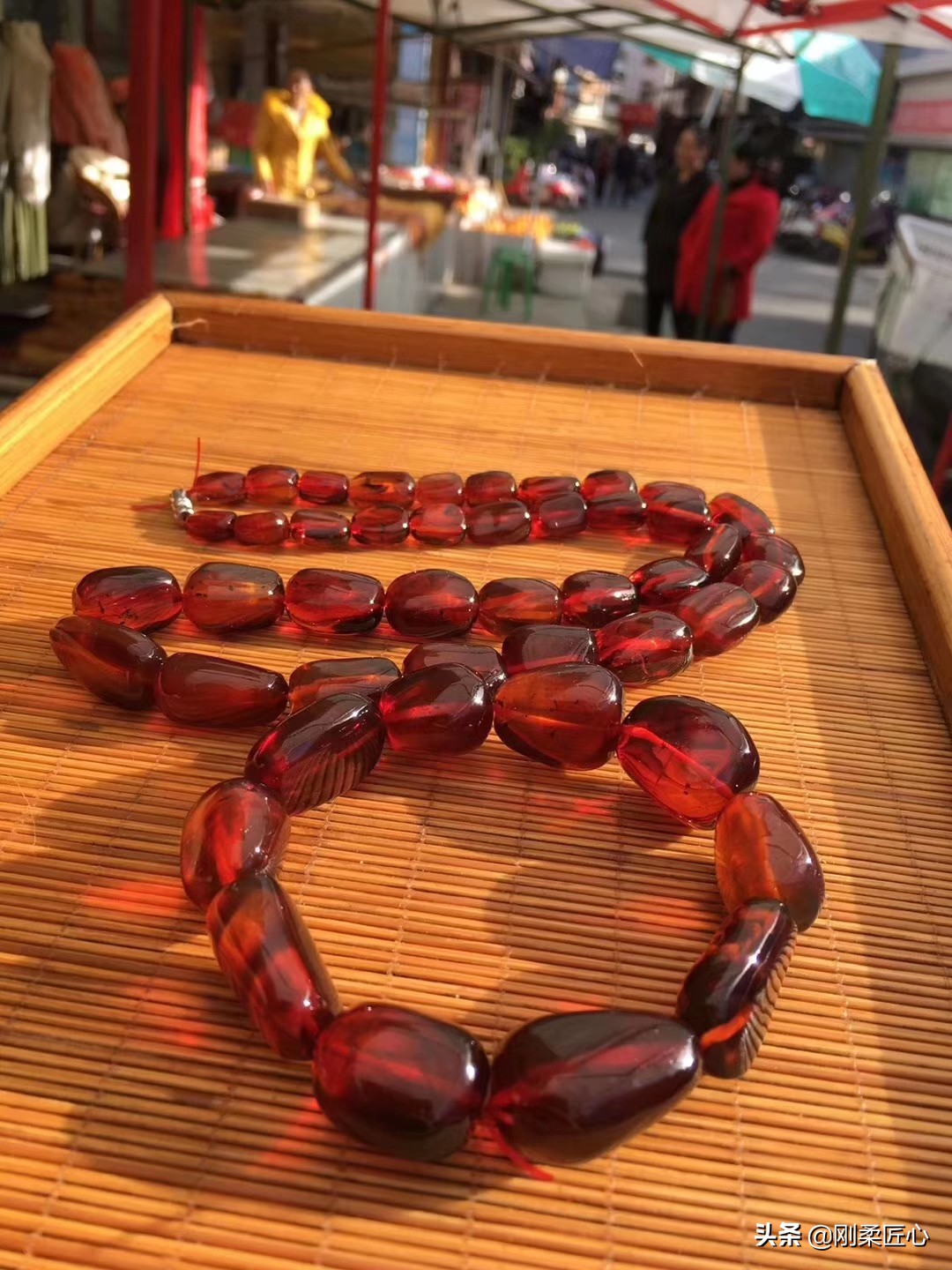 如何鉴别琥珀蜜蜡烤色,烤色蜜蜡和老蜜蜡的鉴别