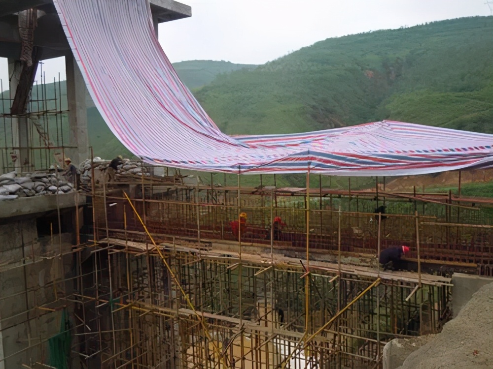 浇筑混凝土突然下大雨怎么办,刚浇筑混凝土下雨怎么保护