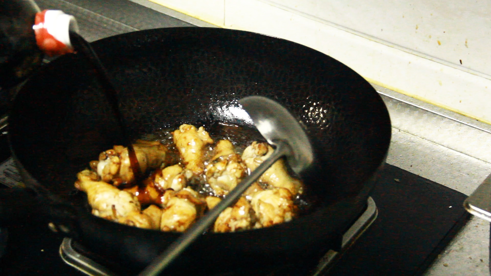 鸡翅根为什么做出来很腥,红烧鸡翅根做法味道超棒一看就会