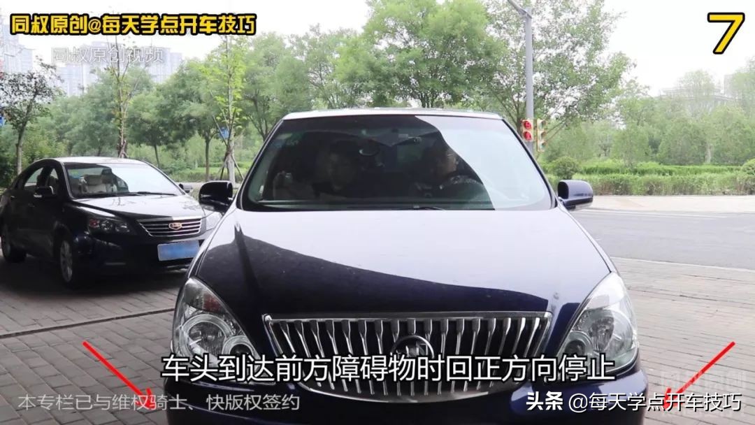 过道太窄倒车入库,过道窄怎么倒车出库