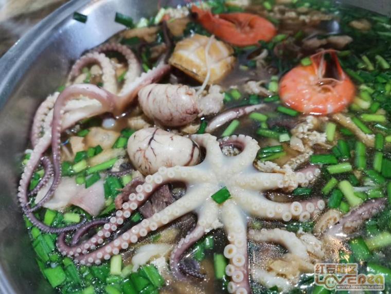 南宁网友举报天价米粉,一碗粉500块