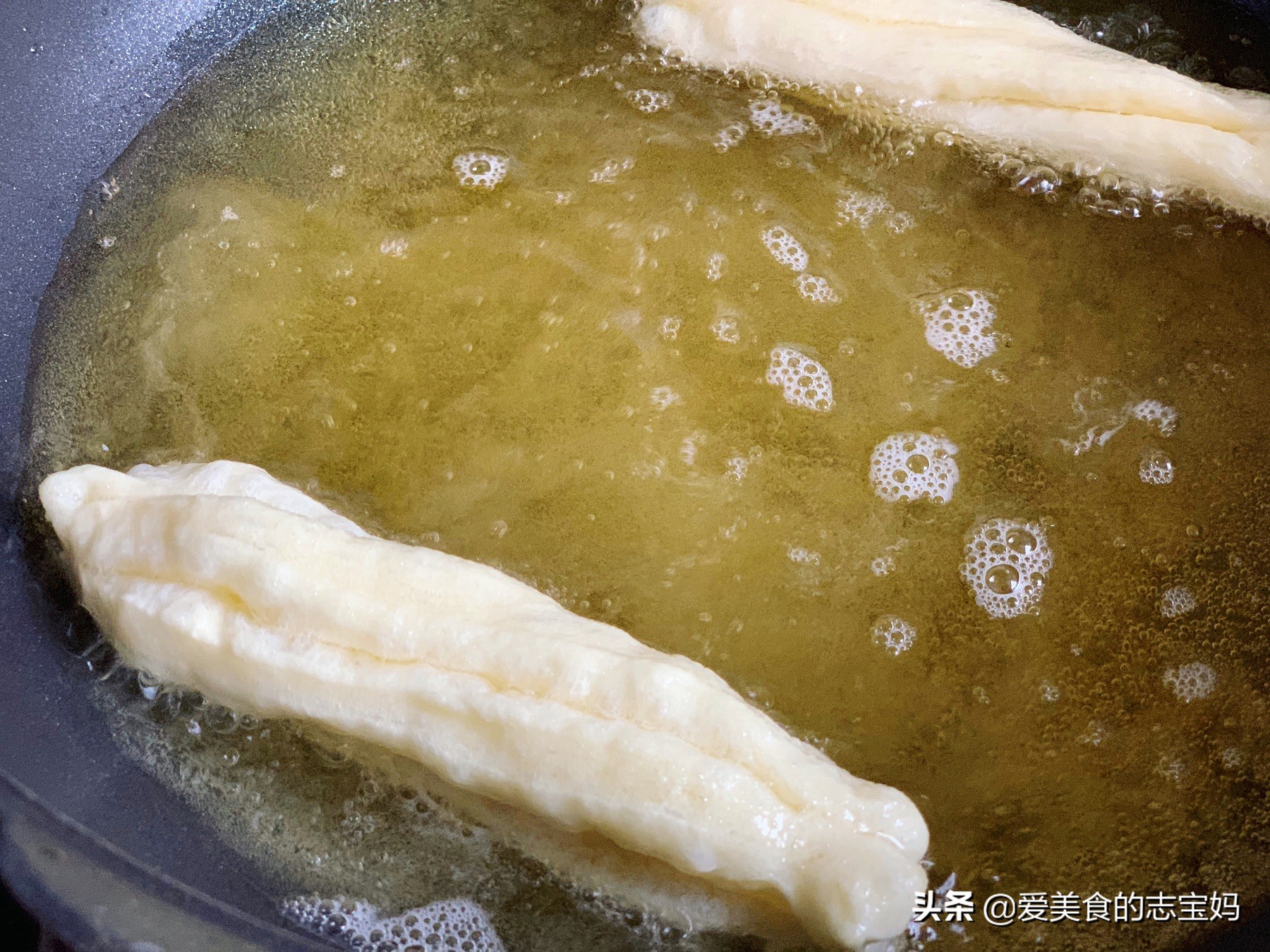 油条这样做更酥脆内含油条配方,油条怎样做才能蓬松酥脆有油条粉