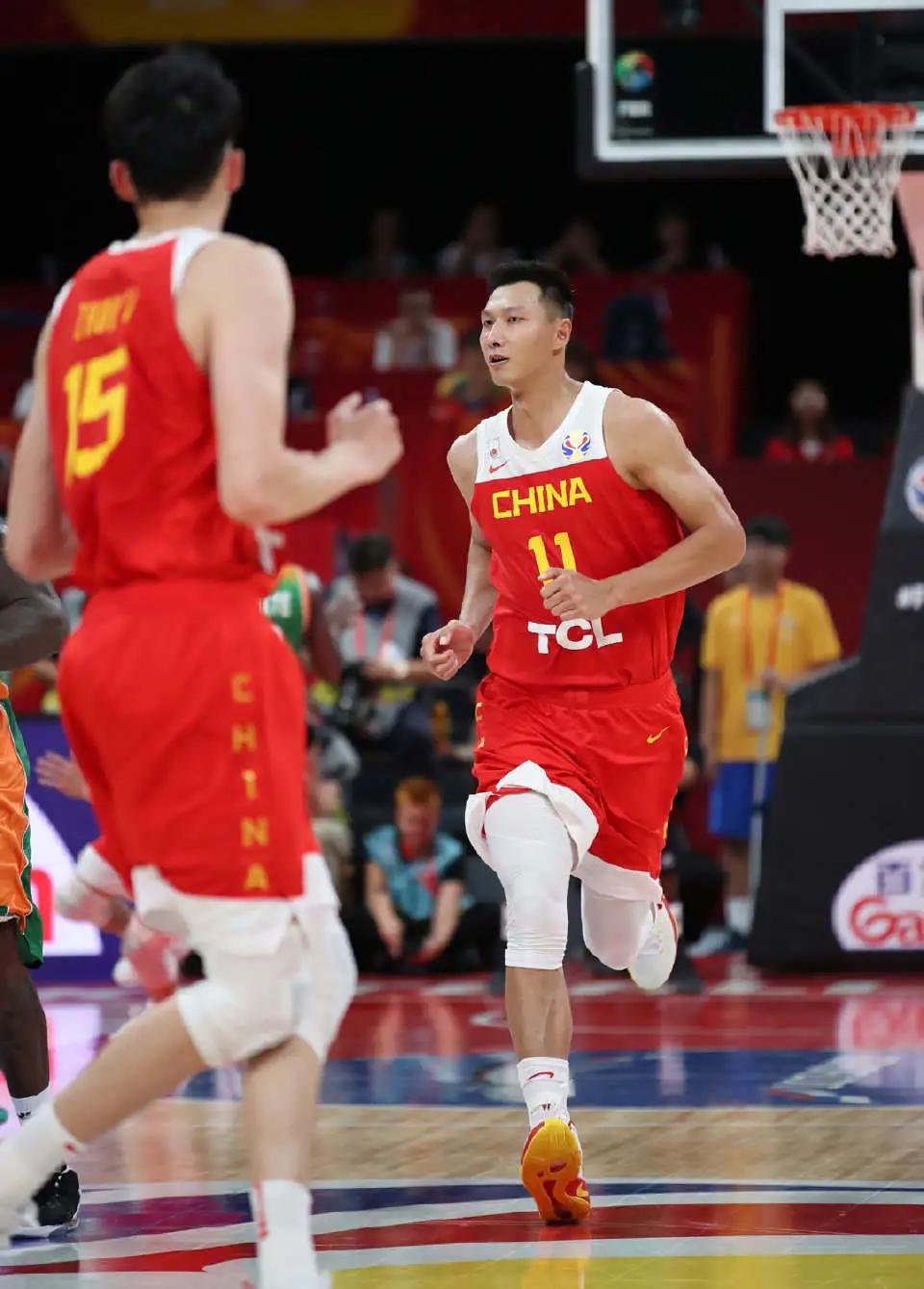 易建联nike篮球签名,nike易建联1代