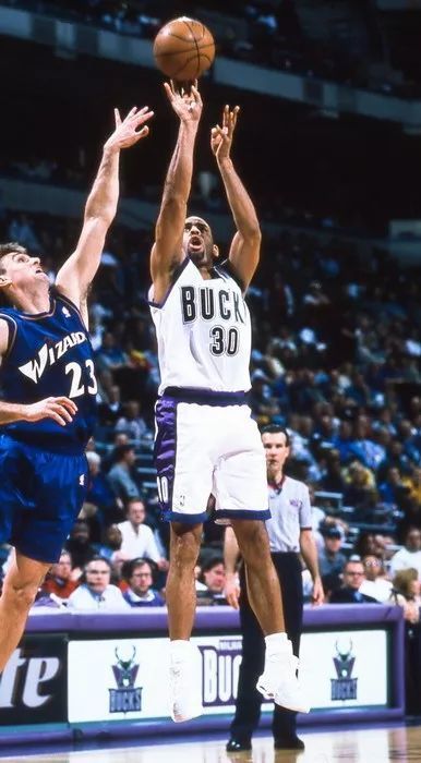 戴尔库里最佳第六人,库里球鞋第7代